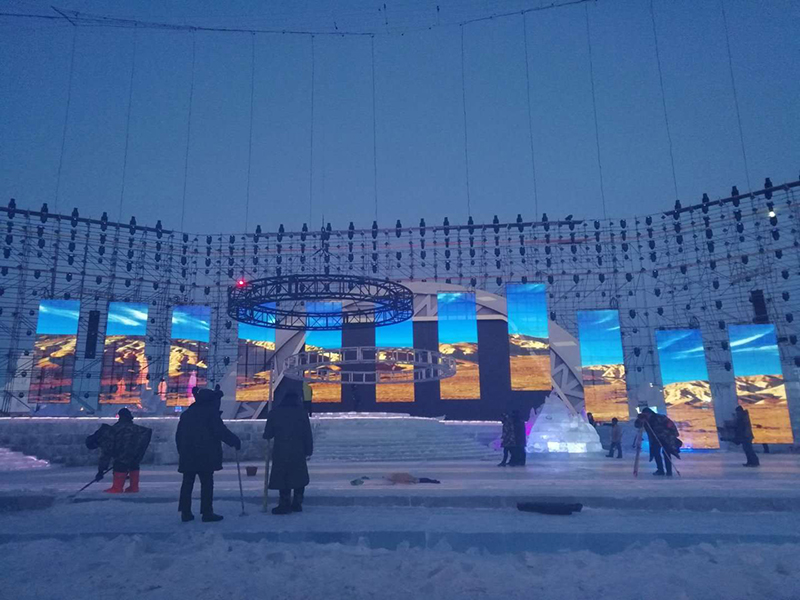 2019年黑龍江春節(jié)聯(lián)歡晚會(huì)舞臺(tái)搭建現(xiàn)場(chǎng)01.jpg